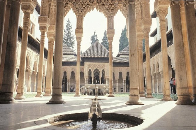 Granada full day: La alhambra completa + el Albaicin y Sacromonte - Lunch break in the city center: keep it simple