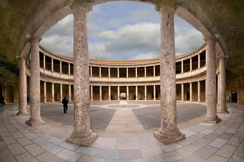 Granada: Gardens of the Alhambra and Generalife Regular Tour - Key things that make this tour worth your time