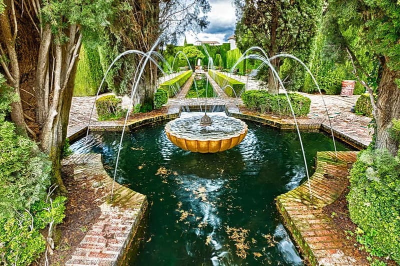 Granada: Gardens of the Alhambra and Generalife Regular Tour - Alhambra Gardens: whispering fountains and walls with stories