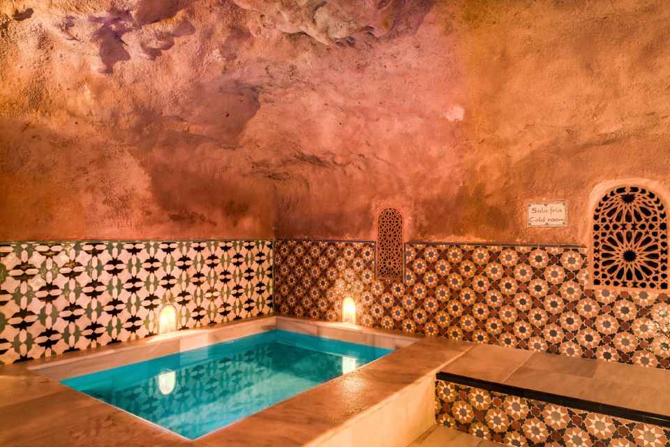 Granada: Hammam Al Ándalus with Massage - Getting practical: swimwear rules, lockers, and what’s provided