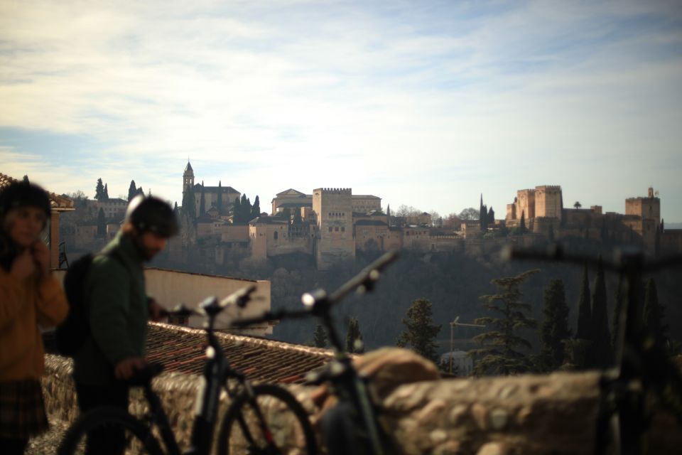 Granada: Highlights & Viewpoints eBike Tour with Tapas Break - Albaicín side streets, white Carmen houses, and neighborhood stories