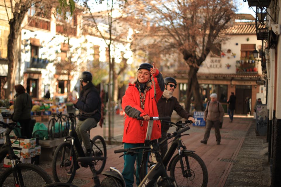 Granada: Highlights & Viewpoints eBike Tour with Tapas Break - Meeting at Bar La Trastienda and getting rolling