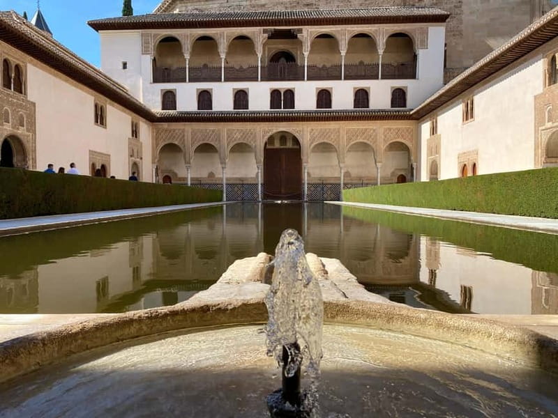 Granada: Last minute ticket Alhambra Tour - Palace of Charles V: the included wildcard that broadens the story