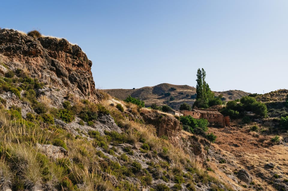 Granada: Los Cahorros de Monachil Canyon Hiking Tour - The top trail and panoramic views: where the climb pays off