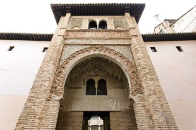 Granada: Moorish Monuments Entrance Tickets - Getting around: self-guided, any order, and how much walking to expect