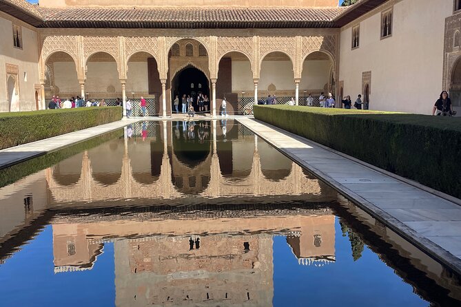 Granada : Private Alhambra Tour + Nazaries Palaces (VIP) - Time, Pace, and What to Bring (So You Actually Enjoy It)