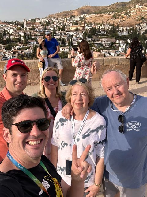 Granada: Private Full Alhambra Tour with Nasrid Palaces - A short break before the fortress: where the pace resets