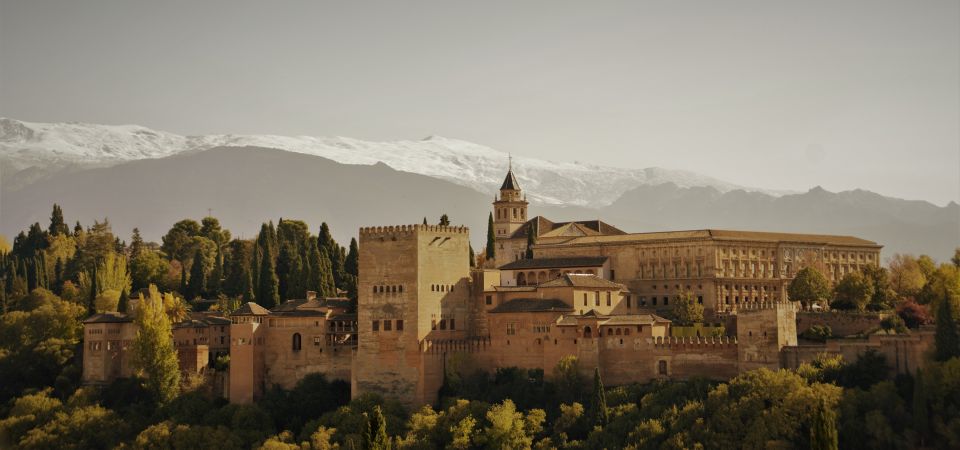 Granada: Private Tour of Albaicín, Sacromonte and Viewpoints - Entering Plaza Nueva: your starting cue in Granada