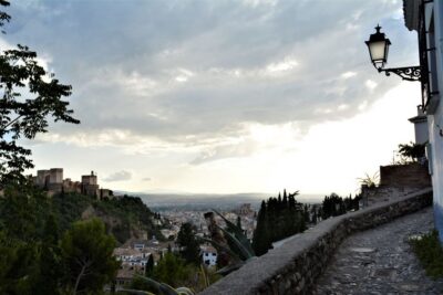 Granada: Private Tour of Albaicín, Sacromonte and Viewpoints - Paseo de los Tristes to the first secret detour