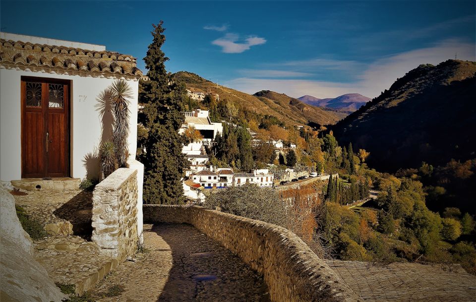 Granada: Private Tour of Albaicín, Sacromonte and Viewpoints - Plaza de San Nicolás and the Albaicín finish: where it comes together