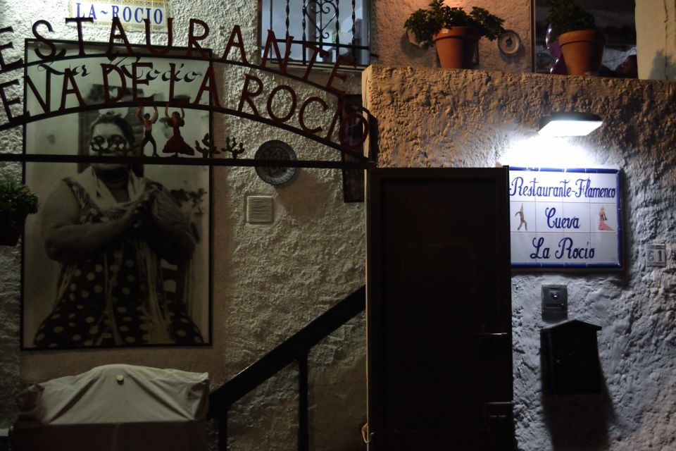 Granada: Sacromonte Caves Flamenco Show - Practical tips: shoes, bags, smoking, and timing reality
