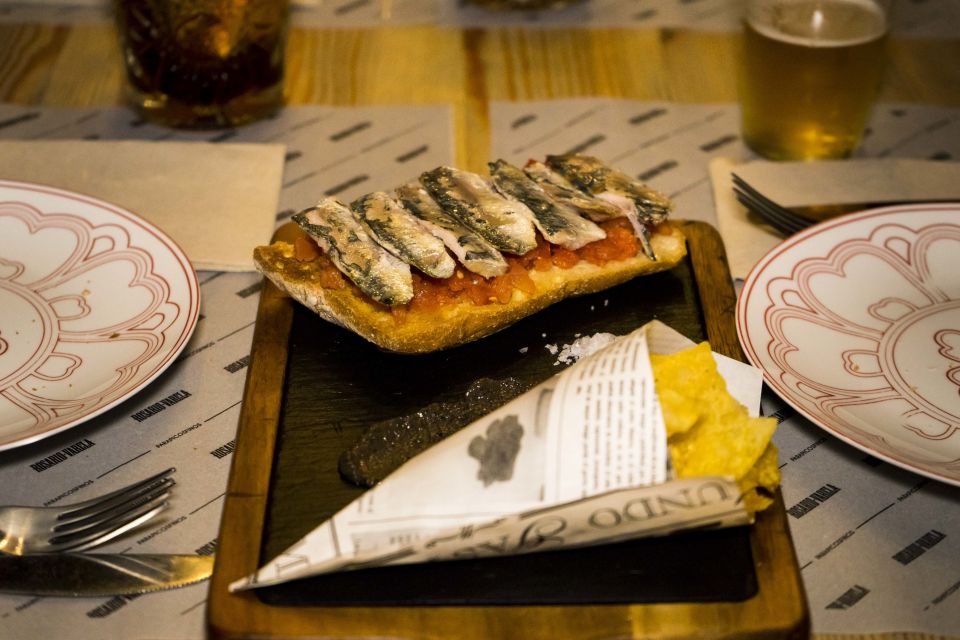 Granada: Tapas Crawl - Meeting at Centro Federico García Lorca and walking like locals