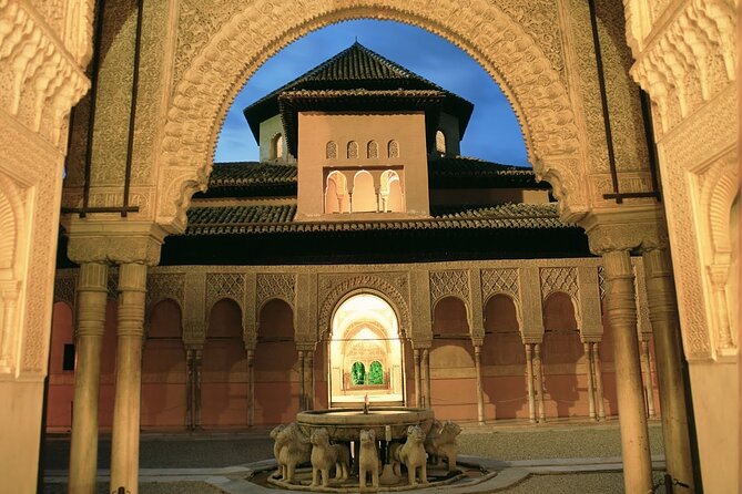 Granada Tour with Alhambra and Generalife Gardens from Seville - Two hours in Granada: how to spend it without rushing