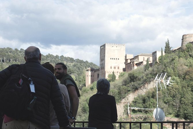 Granada's Hidden Treasures: Albayzin and Sacromonte Walking Tour - Sacromonte: cave homes and flamenco culture in one focused block