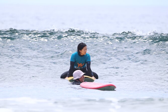 Group Surf Class in Playa de Las Américas with Photographs - Group surfing with up to 4 per instructor: what you actually get