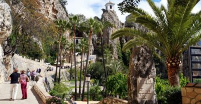 Guadalest & Algar Falls Tour - From Albir, Benidorm & Calpe - Guadalest in 2 hours: castle views, quirky museums, and how to use your time