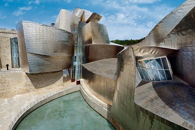 Guggenheim Bilbao Museum Private Tour - Abandoibarra: The 10-Minute Exterior Break That Helps You Orient