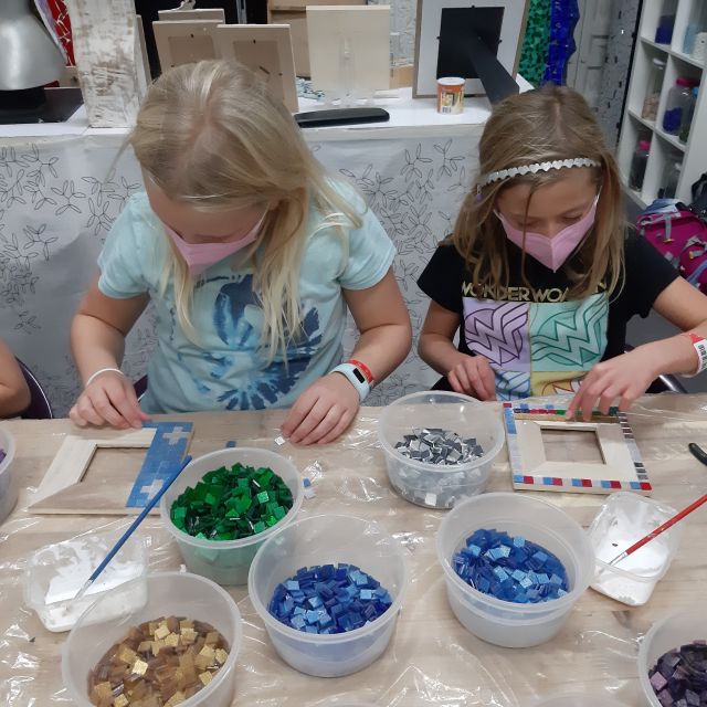 Guided Gaudí’s Trencadís Mosaic Workshop in Barcelona - Designing your own piece: frames, coasters, boxes, animals