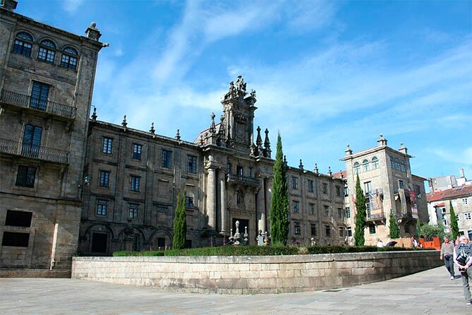 Guided Tour Historic Town in small group - Plaza do Obradoiro: The Start Line and the Big-Theme Setup