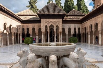 Guided tour of Alhambra and Generalife with Nasrid Palaces - Meeting Point: Easy Start, Less Stress Before You Walk