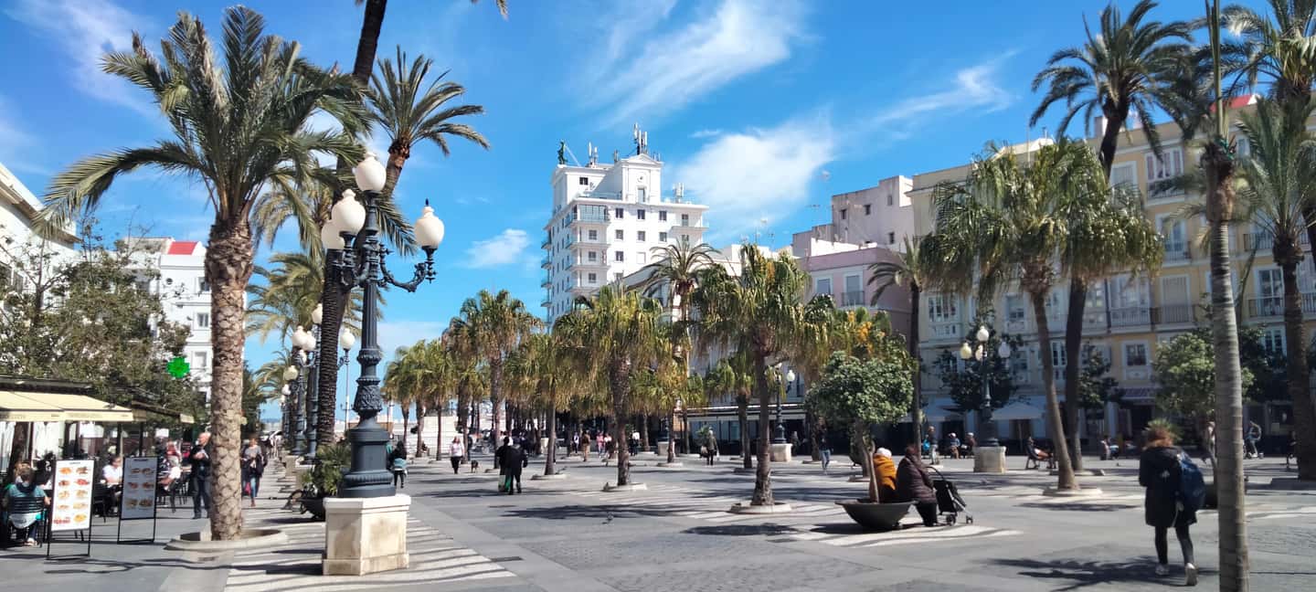 Guided tour of Cádiz in Spanish: stories from a local guide - Guide energy: what Joaquín, Javier, and Alejandro tend to do well