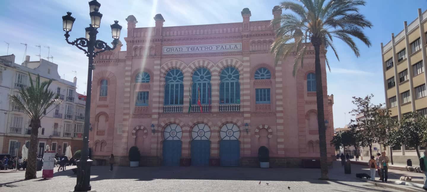 Guided tour of Cádiz in Spanish: stories from a local guide - Price and value: why $15 can work here