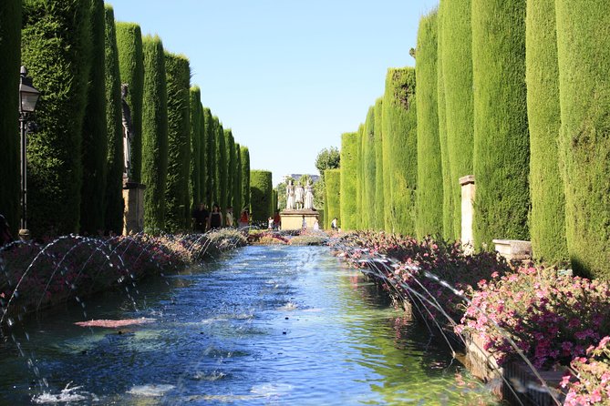 Guided Tour of Monumental Cordoba: Jewish Quarter, Alcazar and Mosque - Headphones, group size, and how pacing affects your enjoyment