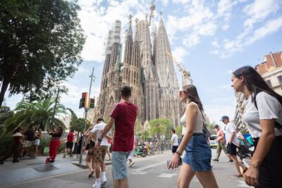 Guided Tour Sagrada Familia and Park Guell - Inside Sagrada: How Skip-the-Line Feels in Real Life