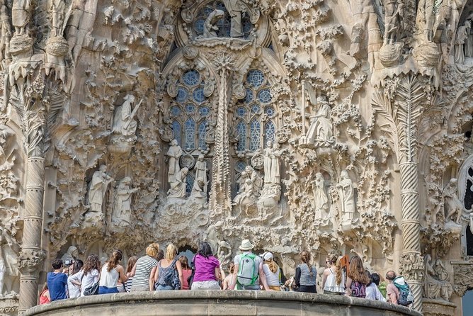 Guided Tour Sagrada Familia and Park Guell - Photo-Friendly Pace Without the Full Slog