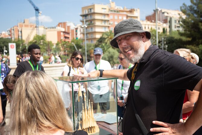 Guided Tour Sagrada Familia and Park Guell - Language and Hearing: English Works Best If You Come Prepared