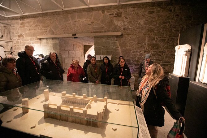 Guided Tour Santiago Cathedral, Museum and Old City - Guides make the difference: why names like Carolina and Irene matter