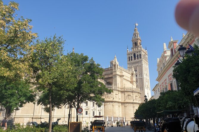 Guided Tour Sevilla Cathedral - The Golden Altarpiece: When a Single Artwork Becomes a Story