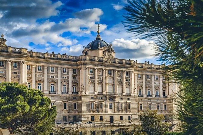 Guided tour to the Royal Palace of Madrid - How to decide: guided tour vs. DIY Royal Palace