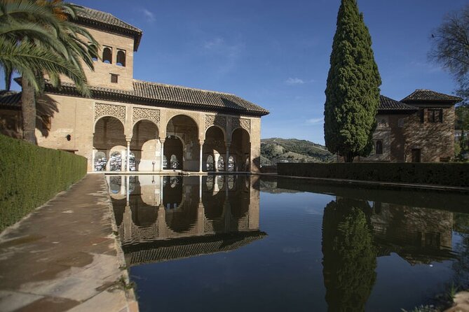 Guided Walking Tour of the Alhambra in Granada - Stop 1: The Alhambra circuit—patios, palaces, and gardens in one walk