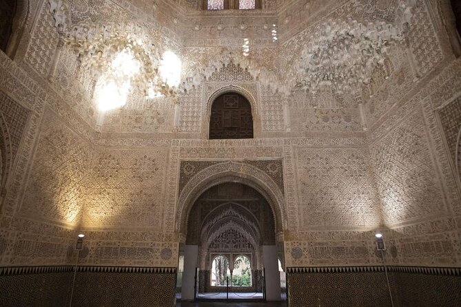 Guided Walking Tour of the Alhambra in Granada - Stop 2: Nasrid Palaces—Mexuar, Comares, and the Patio de los Leones