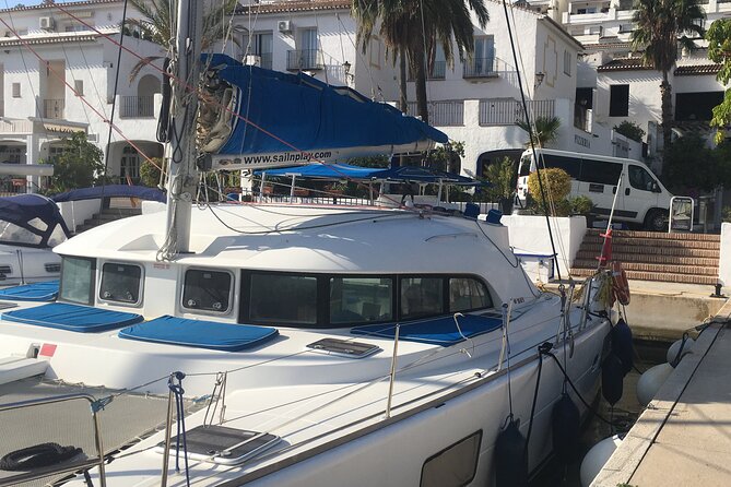 Half-Day Luxury Catamaran Sailing Cruise in Granada - Food and Drinks: The Big Reason This Cruise Works