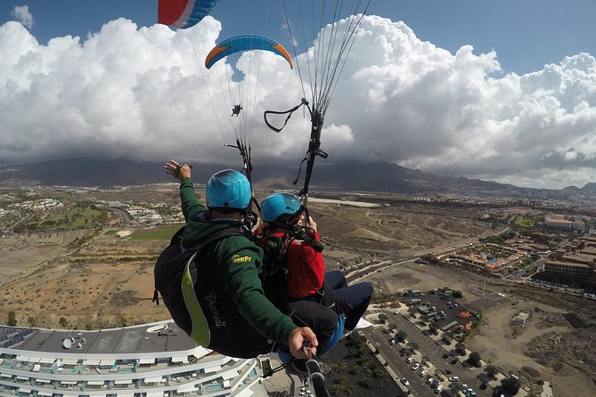 High Performance Paragliding Tandem Flight in Tenerife South - Who pilots: instructor hands or you at the controls