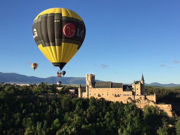 Hot-Air Balloon Ride over Segovia with Optional Transport from Madrid - Standing in the basket: comfort and safety reality check