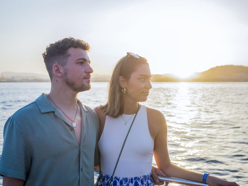 Jávea: 90-Minute Sunset Cruise with Glass of Cava - Getting to the Mundo Marino Boarding Point by Jávea’s Green Lighthouse