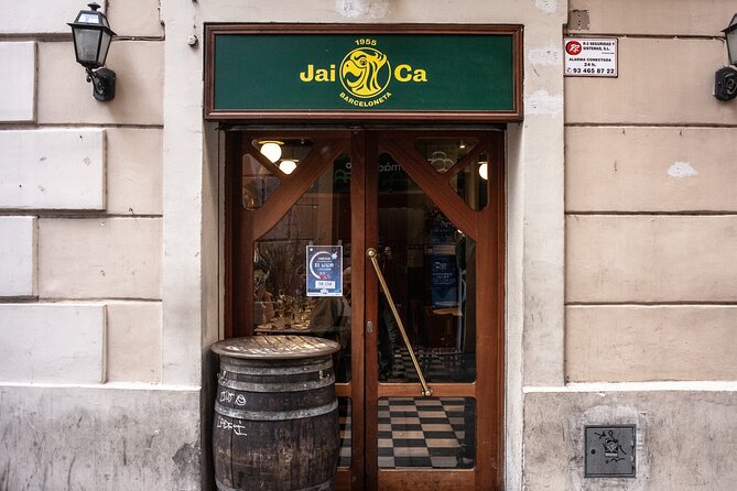 La Barceloneta Tapas & Wine & Drinks Tour in Barcelona - LÒstia: mussels, sardines, and the Barceloneta bomb