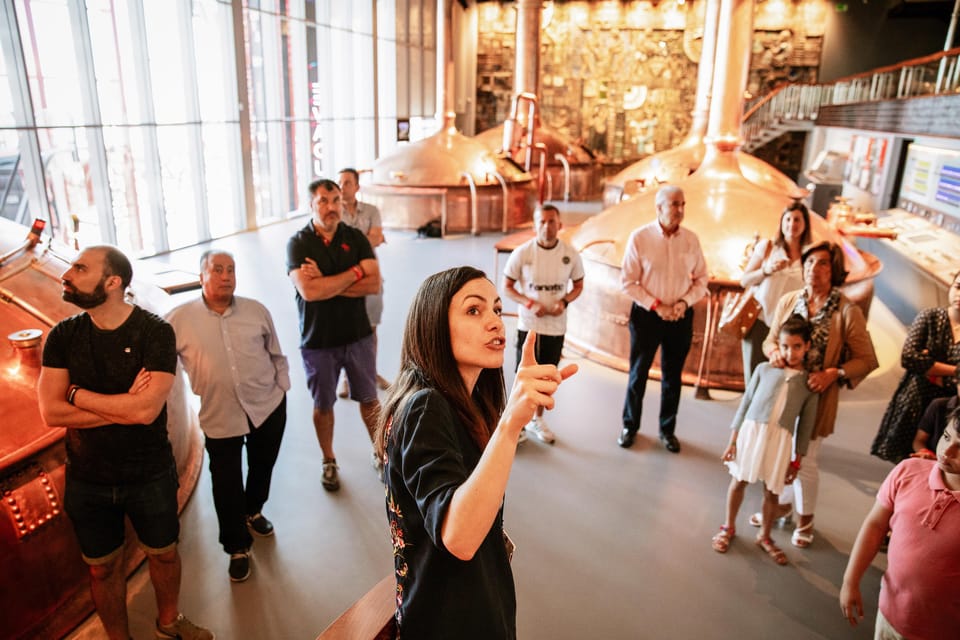 La Coruña: Guided Tour at MEGA - Mundo Estrella Galicia - Pull your own 33 cl draught: the pint-pulling lesson that matters