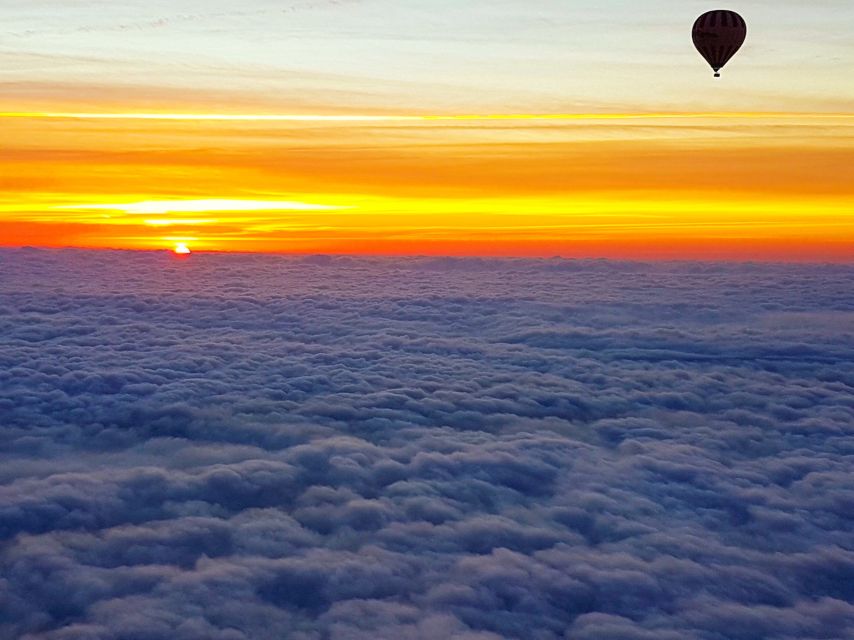 La Garrotxa Volcanoes Half-Day Hot Air Balloon Flight - The morning rhythm: coffee, then flight-ready calm