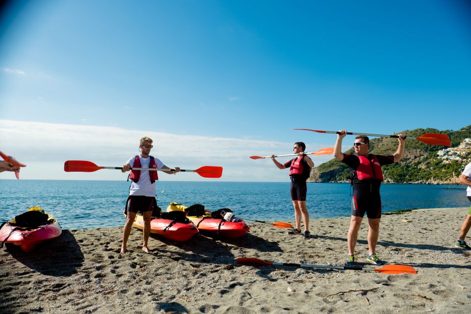 La Herradura: Cerro Gordo Natural Park Kayak & Snorkel Tour - Cerro Gordo cliffs and caves: what you’re really seeing