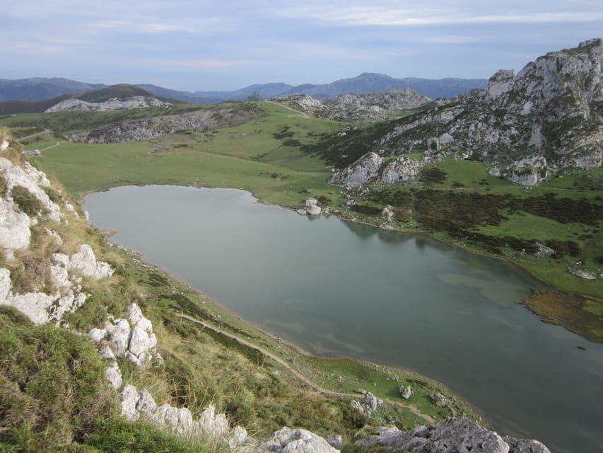 Lakes of Covadonga and Sanctuary of Covadonga: Guided and interpreted tour - The Sanctuary of Covadonga: Basilica and Santa Cueva at your own pace