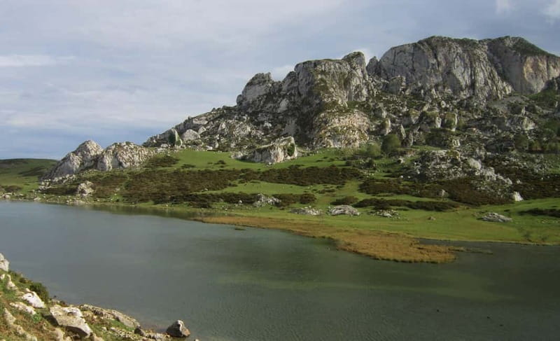 Lakes of Covadonga and Sanctuary of Covadonga: Guided and interpreted tour - Picos de Europa views from Mirador del Príncipe