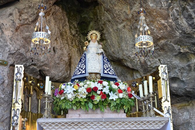 Lakes of Covadonga, Onis Cangas and Ballasts Tour from Oviedo - Cangas de Onís: bridge icon, church tower, and time to taste Asturias