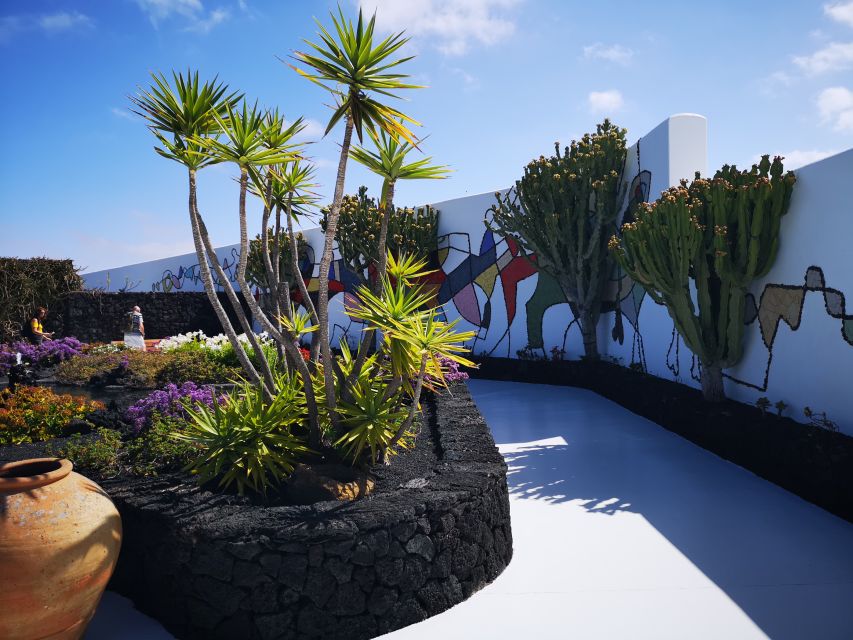 Lanzarote: César Manrique Foundation and Teguise Market - The guide factor: the difference between seeing and understanding