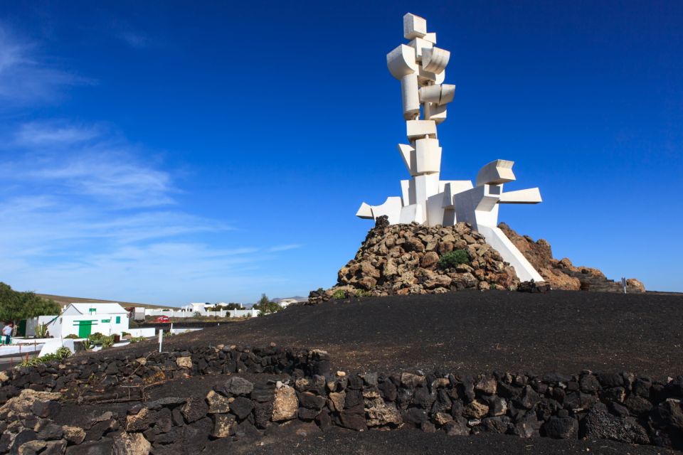 Lanzarote: César Manrique Full-Day Tour - Mirador del Río and the Valley of a Thousand Palms