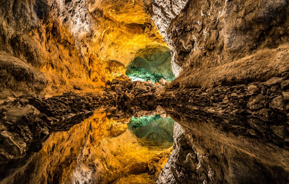 Lanzarote: Cueva de los Verdes & Jameos del Agua Tour - Guinate Viewpoint: your first look toward Chinijo and La Graciosa