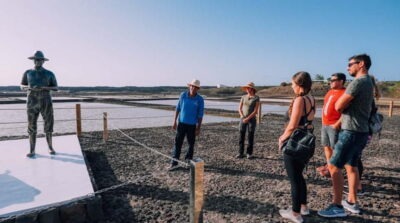 Lanzarote: Janubio Salt Flats Guided Tour - The 90-minute guided walk: what you actually see